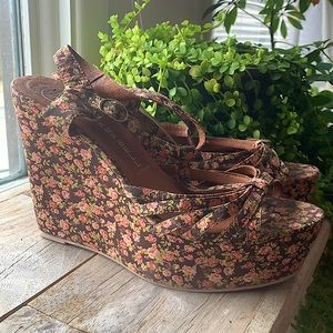 🌸jeffrey campbell floral platform wedges strappy